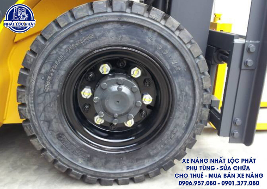 Xe Nâng Dầu Komatsu FD25-17 2.5 Tấn