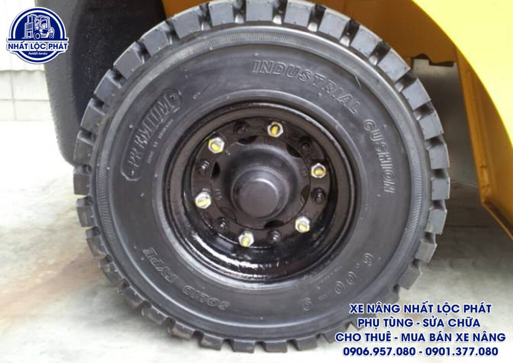 Xe Nâng Dầu Komatsu FD25-17 2.5 Tấn