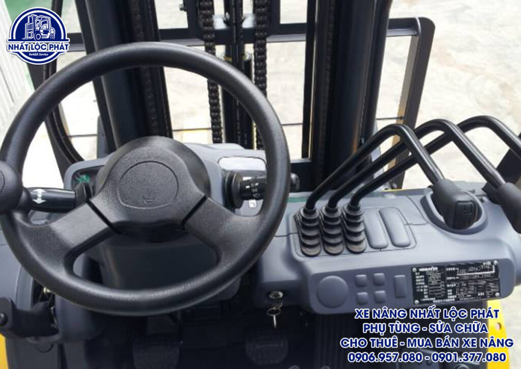 Xe Nâng Dầu Komatsu FD25-17 2.5 Tấn