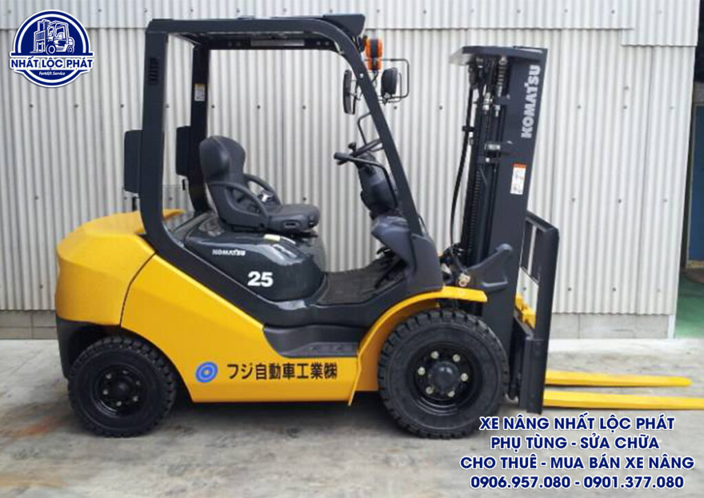 Xe Nâng Dầu Komatsu FD25-17 2.5 Tấn