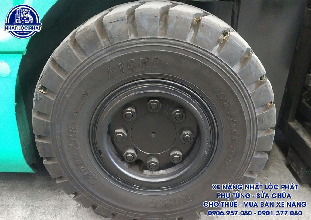 Hệ thống phanh thông minh, cảm biến an toàn và bảng điều khiển dễ sử dụng