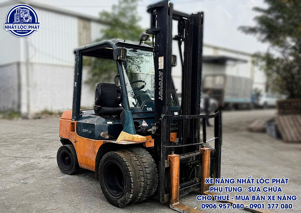 xe nâng dầu Toyota 7FD30 3 tấn