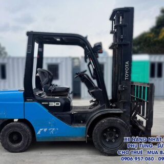 xe nâng dầu Toyota 8FD30 3 tấn
