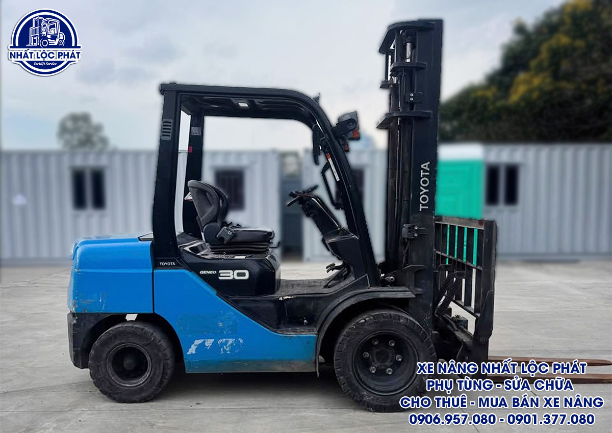 xe nâng dầu Toyota 8FD30 3 tấn