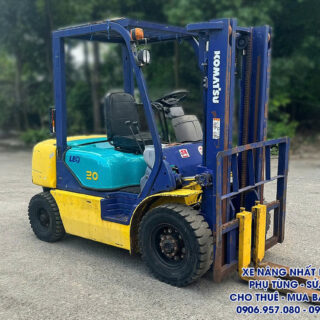 xe nâng dầu Komatsu FD20C-12 2 tấn