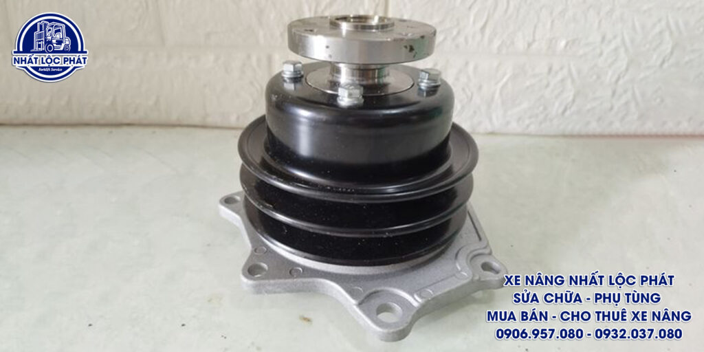 Bộ phận thuộc hệ thống làm mát từ két nước đến động cơ và luân chuyển trở lại sau khi hấp thụ nhiệt