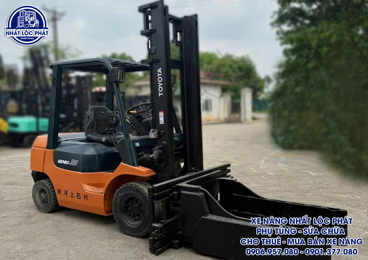 xe nâng dầu Toyota 7fd25 2.5 tấn