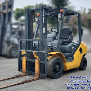 xe nâng dầu Komatsu FD25C-16 2.5 tấn