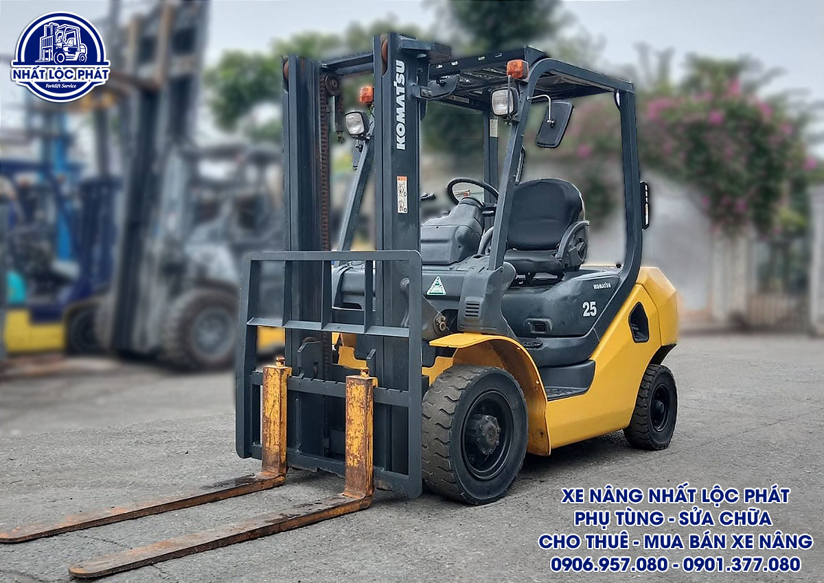 xe nâng dầu Komatsu FD25C-16 2.5 tấn